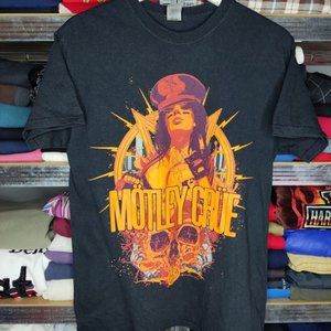 Motley Crue Girl And Skull Rock T-shirt 2014
